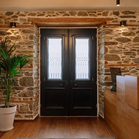 Gasthuis νysa Mousthéni