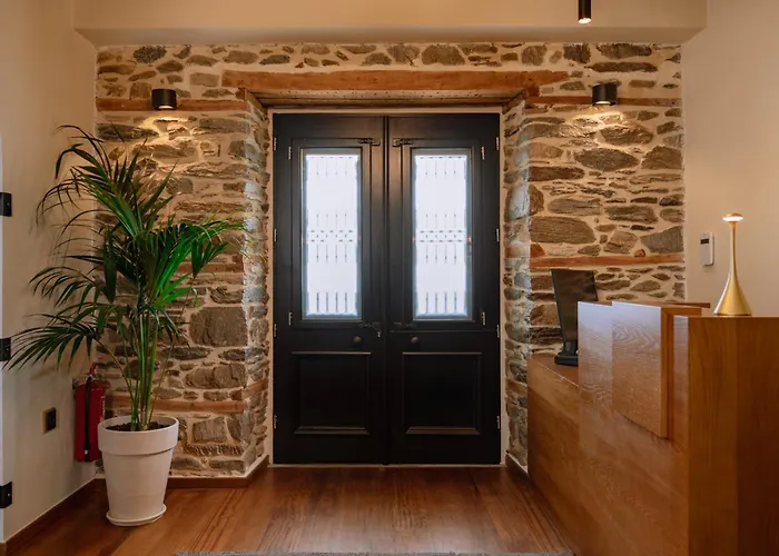 招待所 νysa Mousthéni